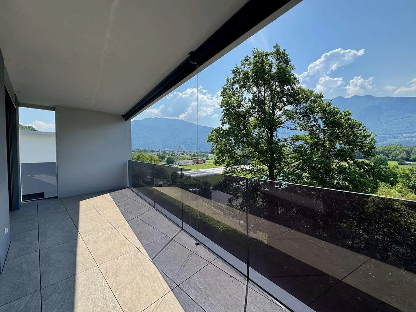 Appartement moderne de 2.5 pièces - Photo 3 sur 13