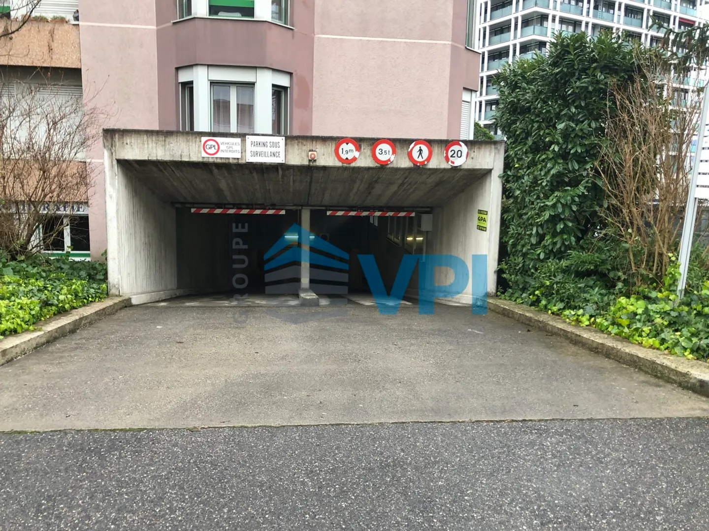 Espaces de stationnement sécurisés - Photo 1 sur 4