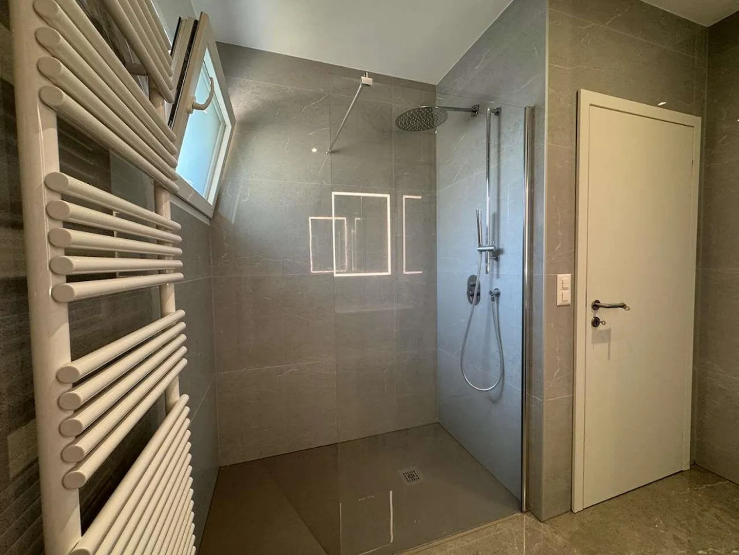 Appartement moderne de 2.5 pièces - Photo 9 sur 13