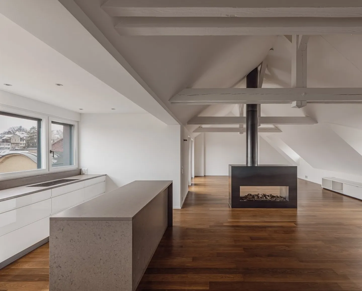 Unique 2.5-room apartment with panoramic views over Zurich skyline - Photo 2 of 12