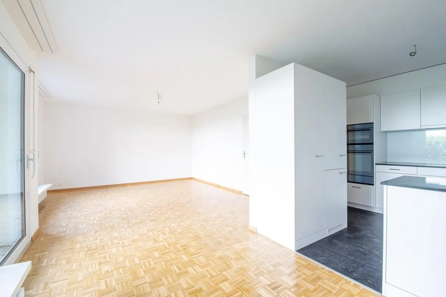 Modern 3.5 room apartment with fireplace in Allschwil - Photo 4 of 10