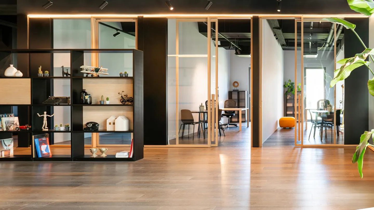 2 Vollständig Ausgestattete Büros: 18m2 für CHF 850.- und 20m2 für CHF 950.- - Foto 2 von 7