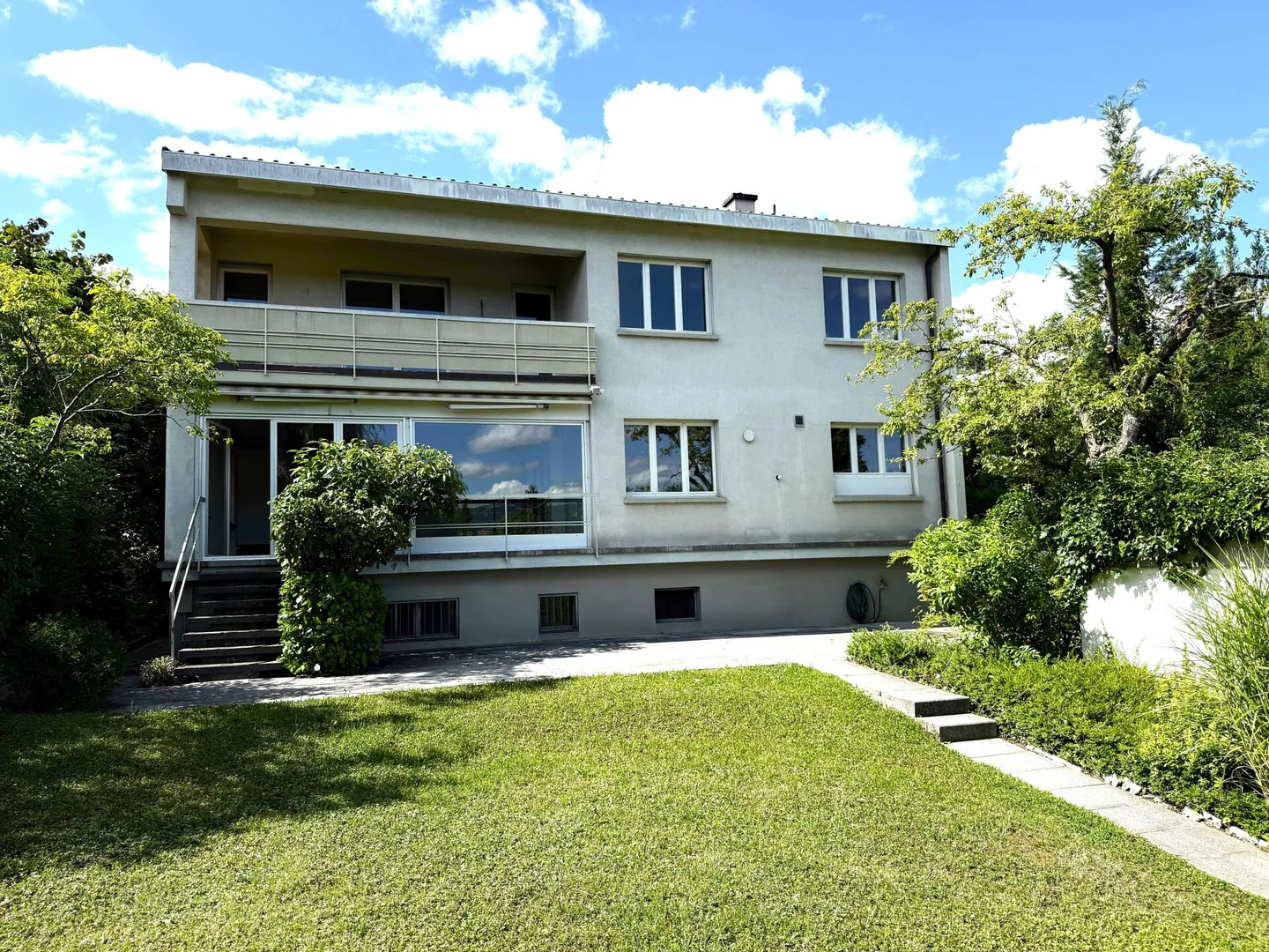 Casa unifamiliare con garage - Foto 1 di 17