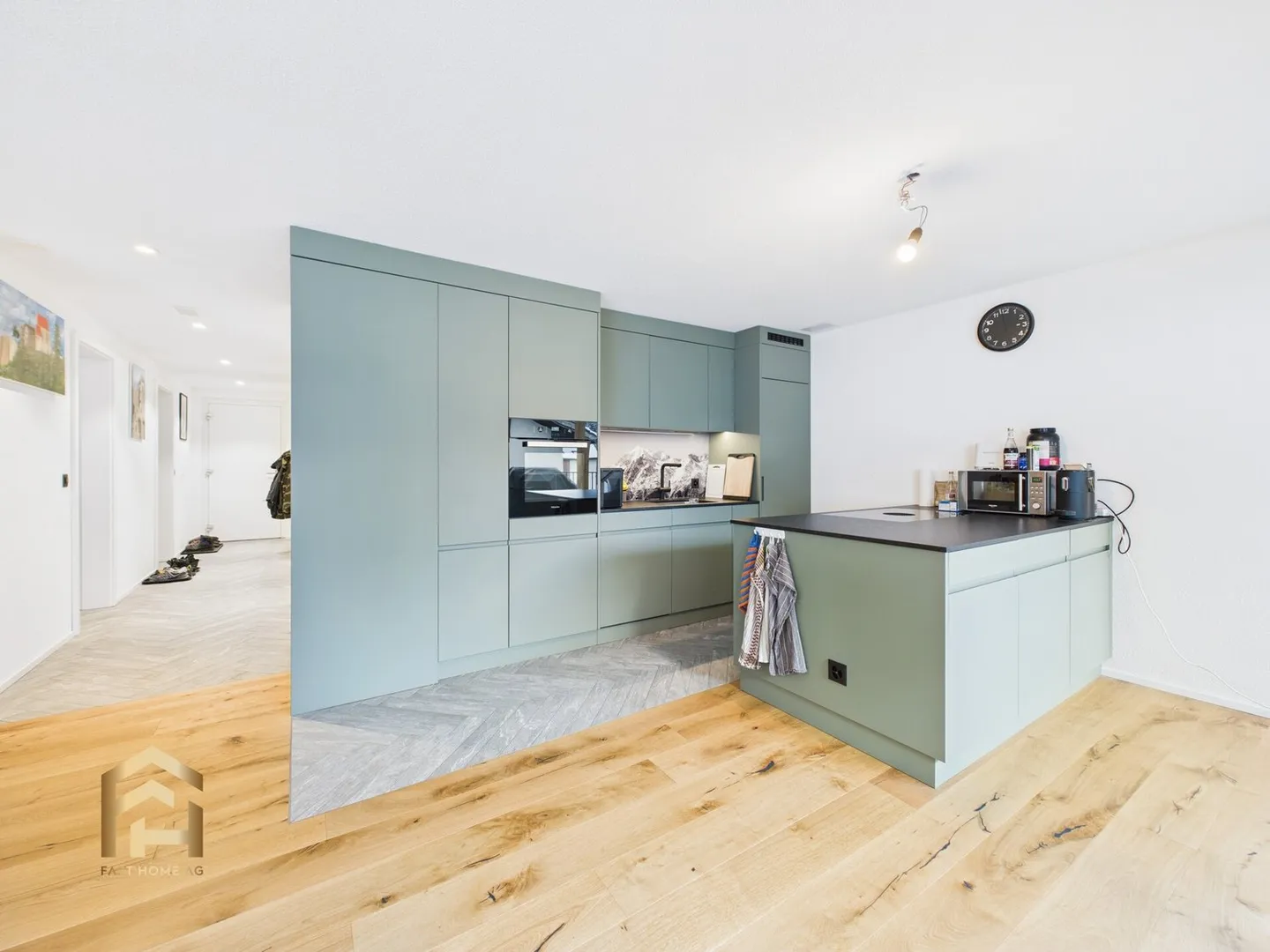 Appartement neuf lumineux de 4,5 pièces avec balcon et ascenseur à St. Niklaus - Photo 1 sur 13