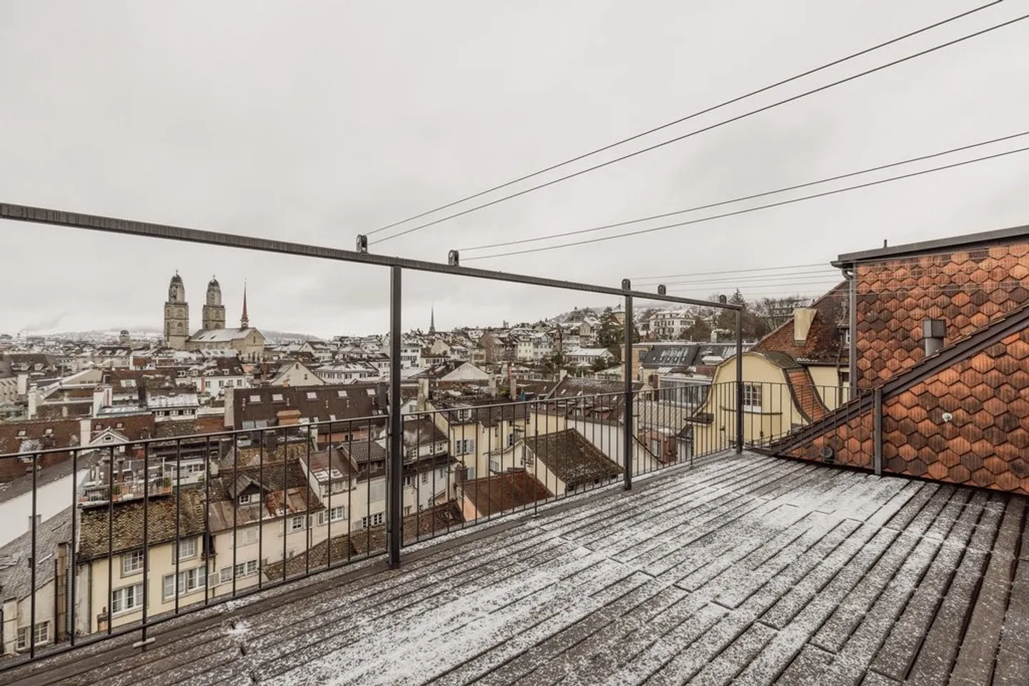 Unique 2.5-room apartment with panoramic views over Zurich skyline - Photo 10 of 12