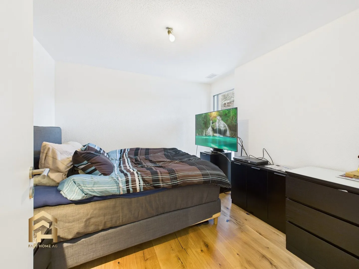 Appartement neuf lumineux de 4,5 pièces avec balcon et ascenseur à St. Niklaus - Photo 5 sur 13