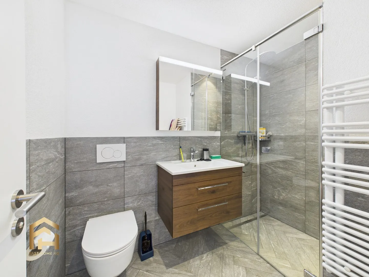 Appartement neuf lumineux de 4,5 pièces avec balcon et ascenseur à St. Niklaus - Photo 8 sur 13