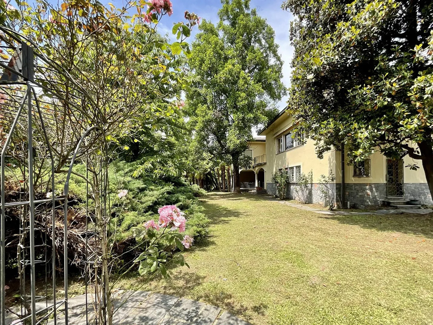MORBIO INFERIORE - VILLA ZUM UMBAUEN - Foto 1 von 13