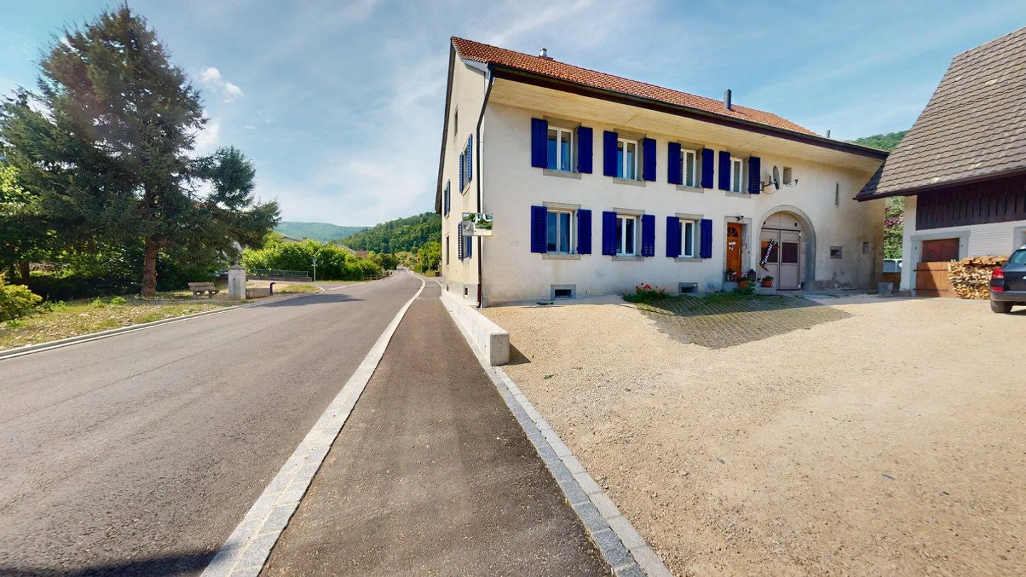 AgentSelly - Casa intergenerazionale con fascino e potenziale - Foto 1 di 13
