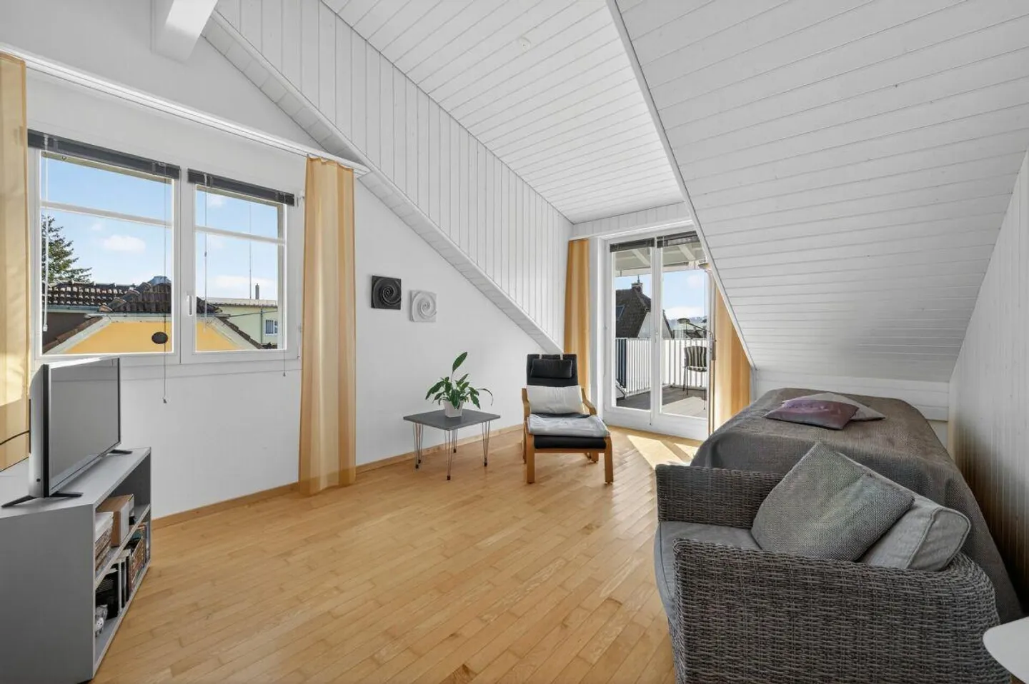 Living above the rooftops of Triengen bright, well-kept apartment in a central location - Photo 7 of 23