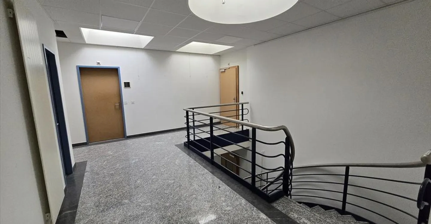 Ufficio di 332m2 - Vicinanza autostrada/stazione - Foto 2 di 7