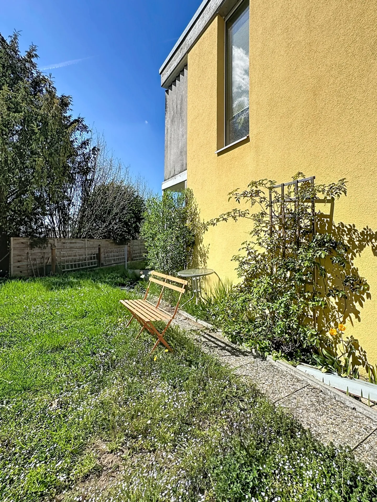 Doppelhaushälfte von 5,5 Zimmern Kürzlich renoviert Ein Steinwurf von allem entfernt! - Foto 7 von 29