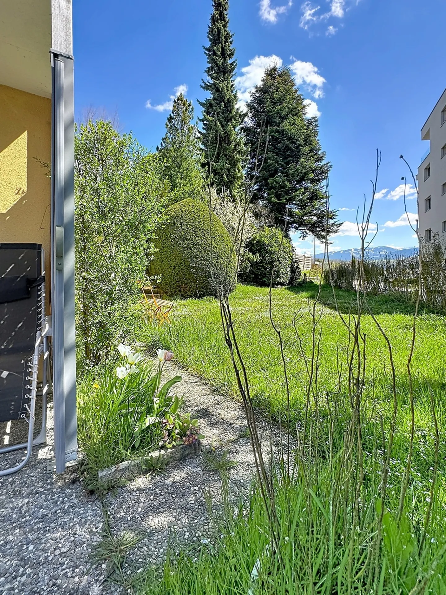 Doppelhaushälfte von 5,5 Zimmern Kürzlich renoviert Ein Steinwurf von allem entfernt! - Foto 8 von 29