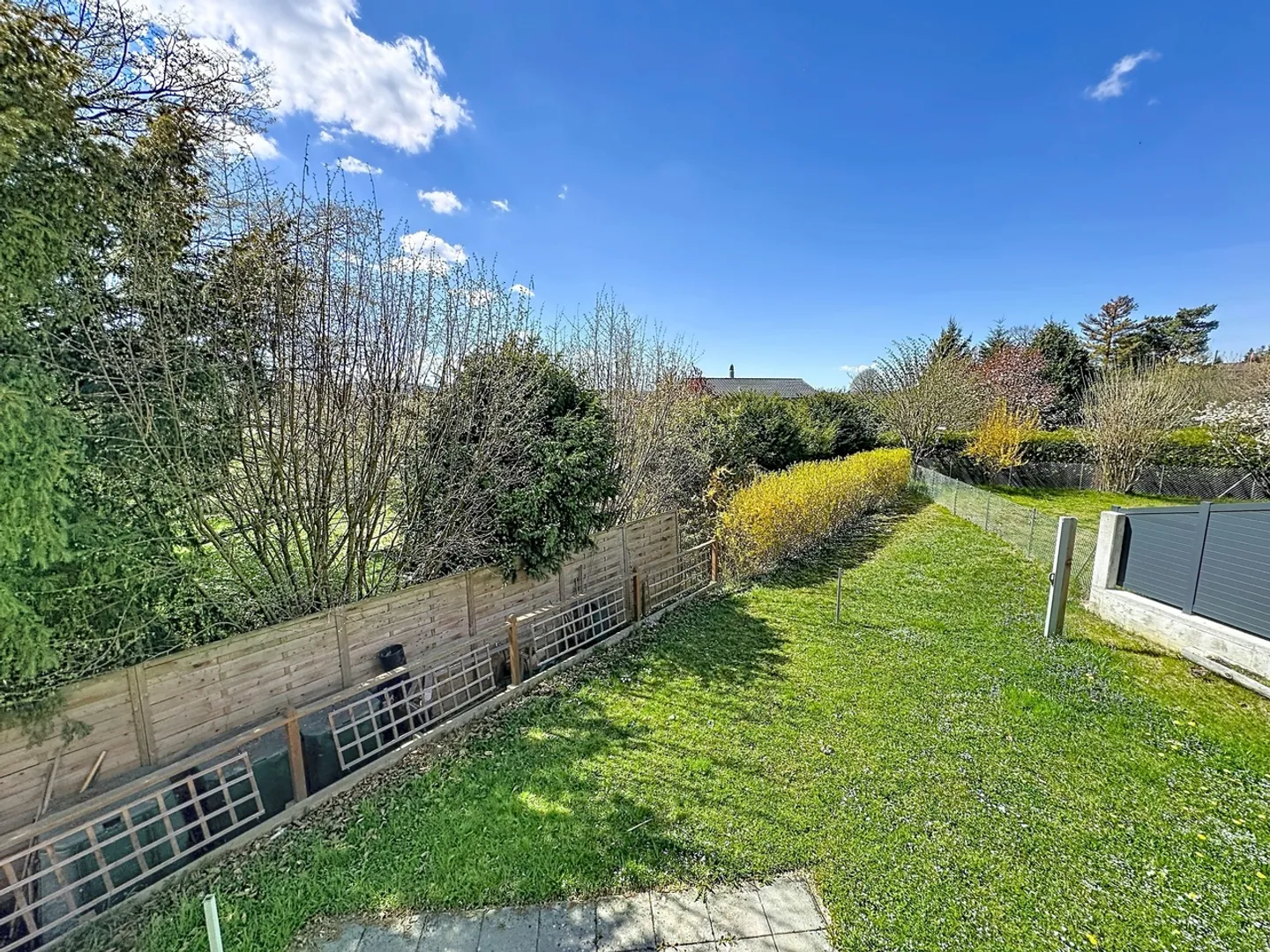 Doppelhaushälfte von 5,5 Zimmern Kürzlich renoviert Ein Steinwurf von allem entfernt! - Foto 28 von 29