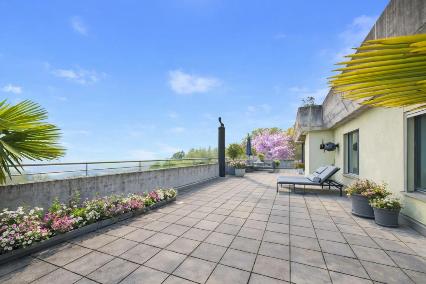 Expérience de vie exclusive avec impressionnante terrasse panoramique de 114m² - Photo 12 sur 13