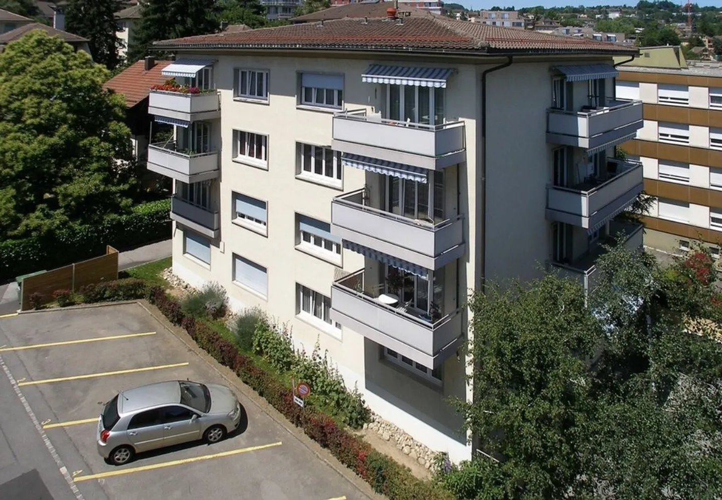 Place de parc extérieure pratique - Photo 1 sur 2