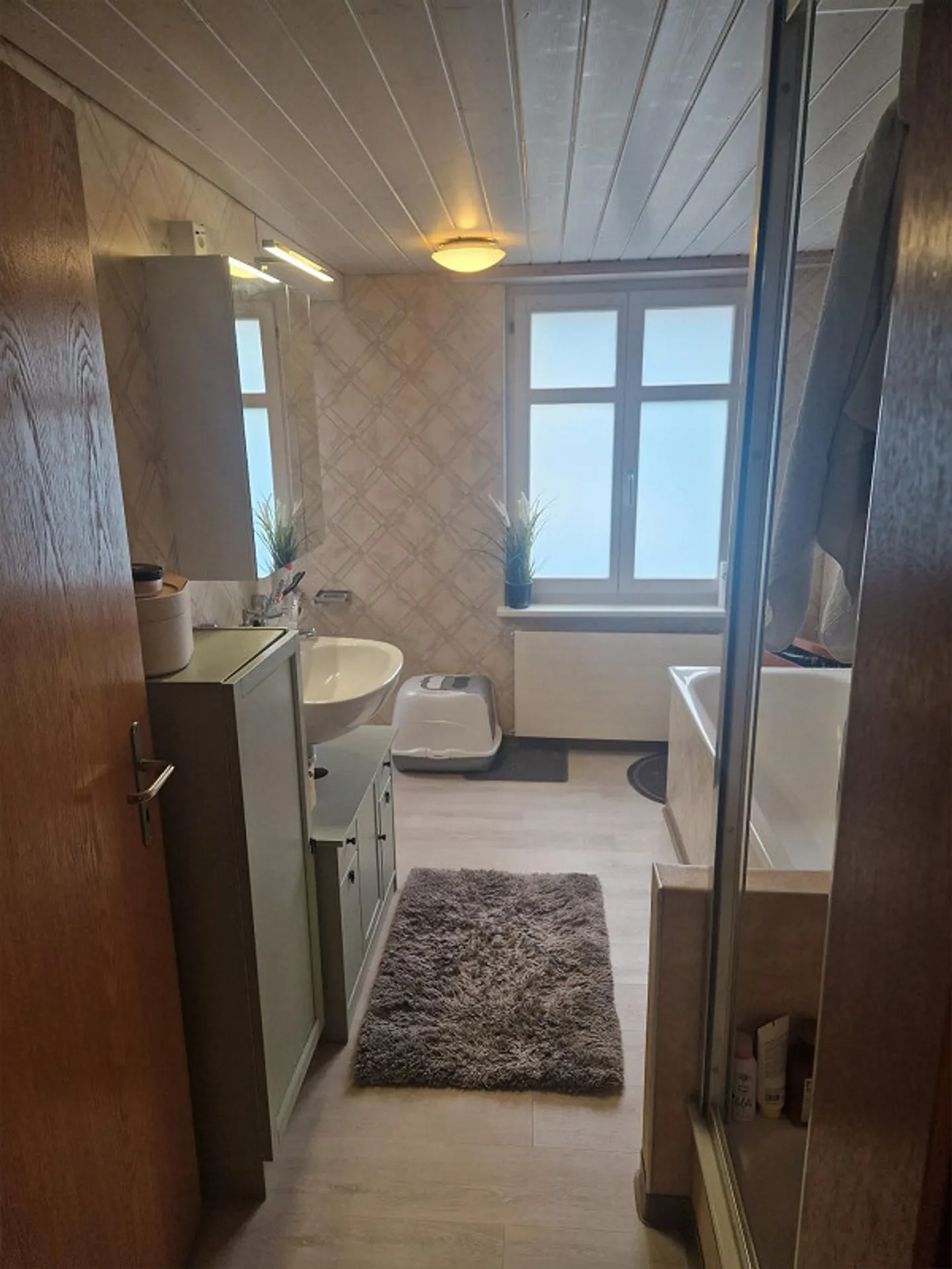 Spacious 3 Room Penthouse - Photo 4 of 10