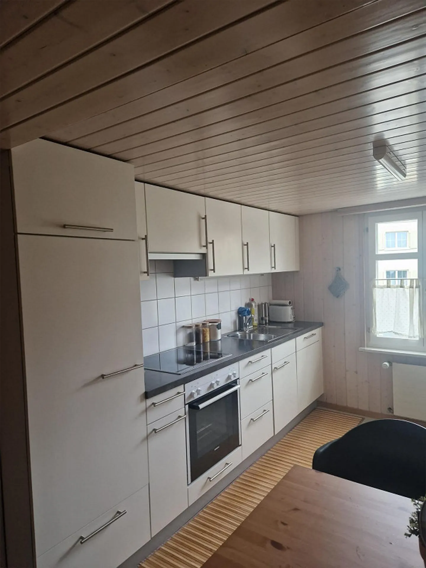 Spacious 3 Room Penthouse - Photo 6 of 10