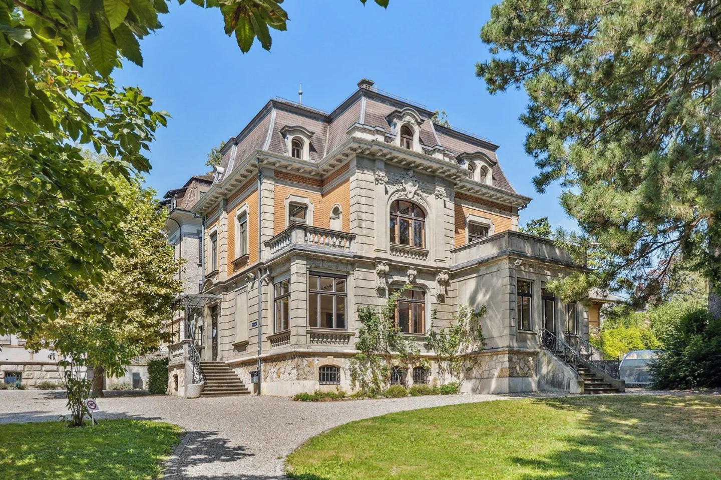 Attractive Office/Studio near Biel Train Station - Photo 1 of 3