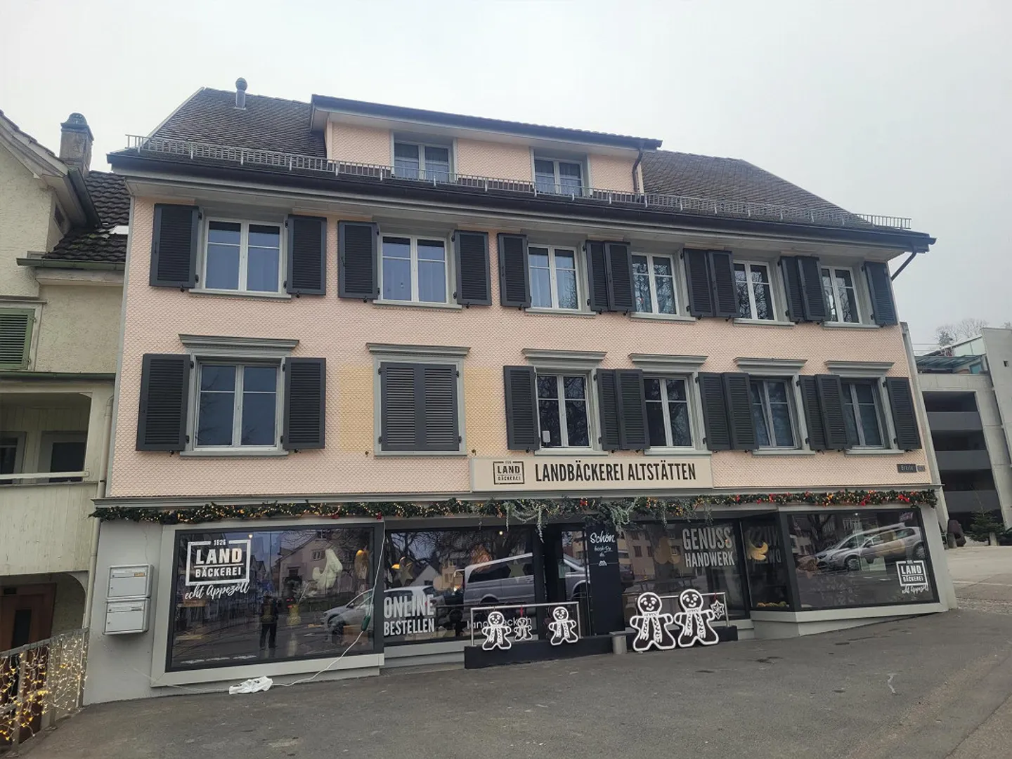 Spacious 3 Room Penthouse - Photo 8 of 10