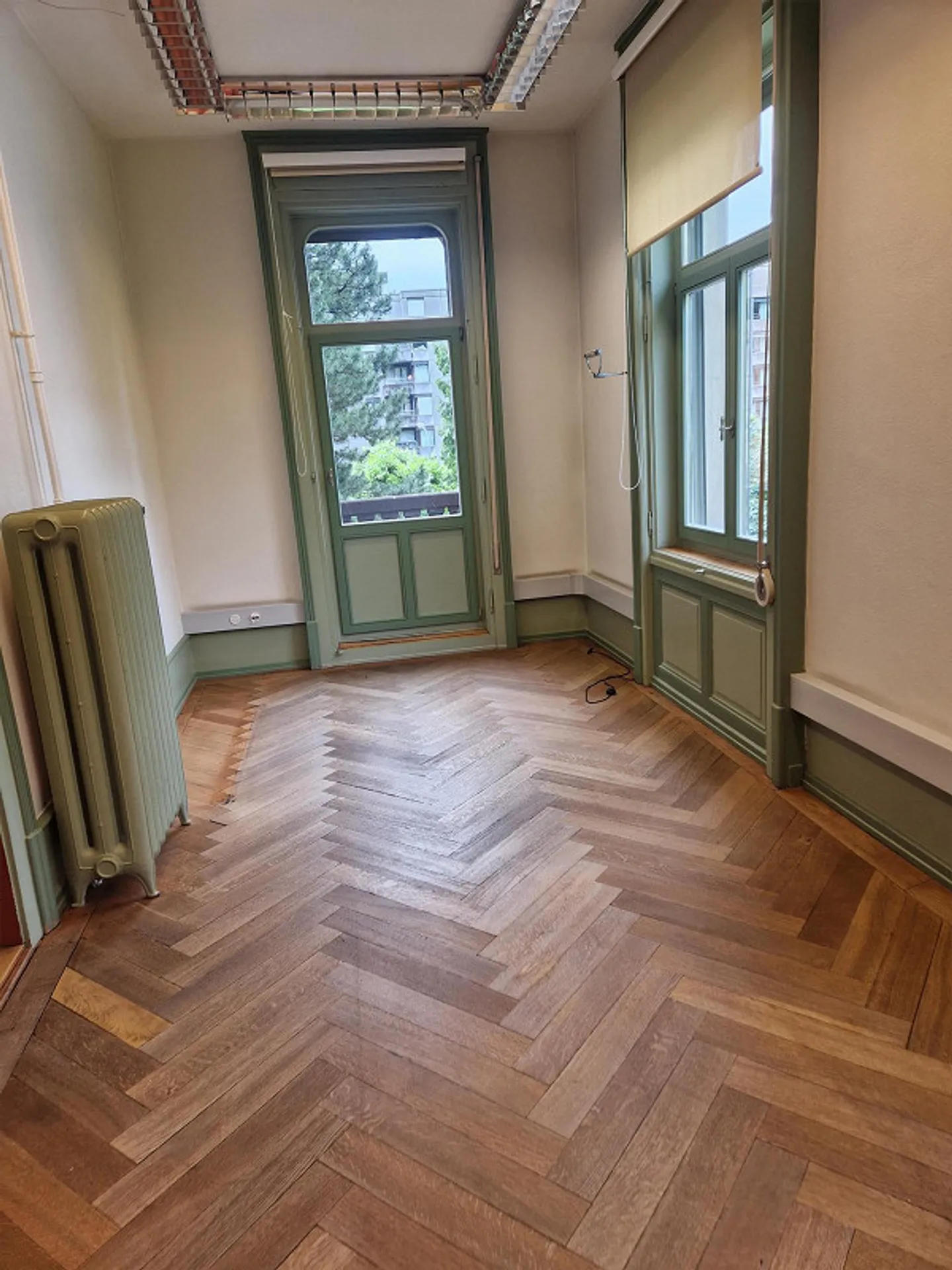 Attractive Office/Studio near Biel Train Station - Photo 2 of 3