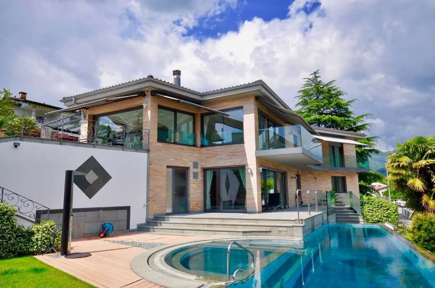 Exclusive villa with lake view in Comano for rent - Photo 10 of 11