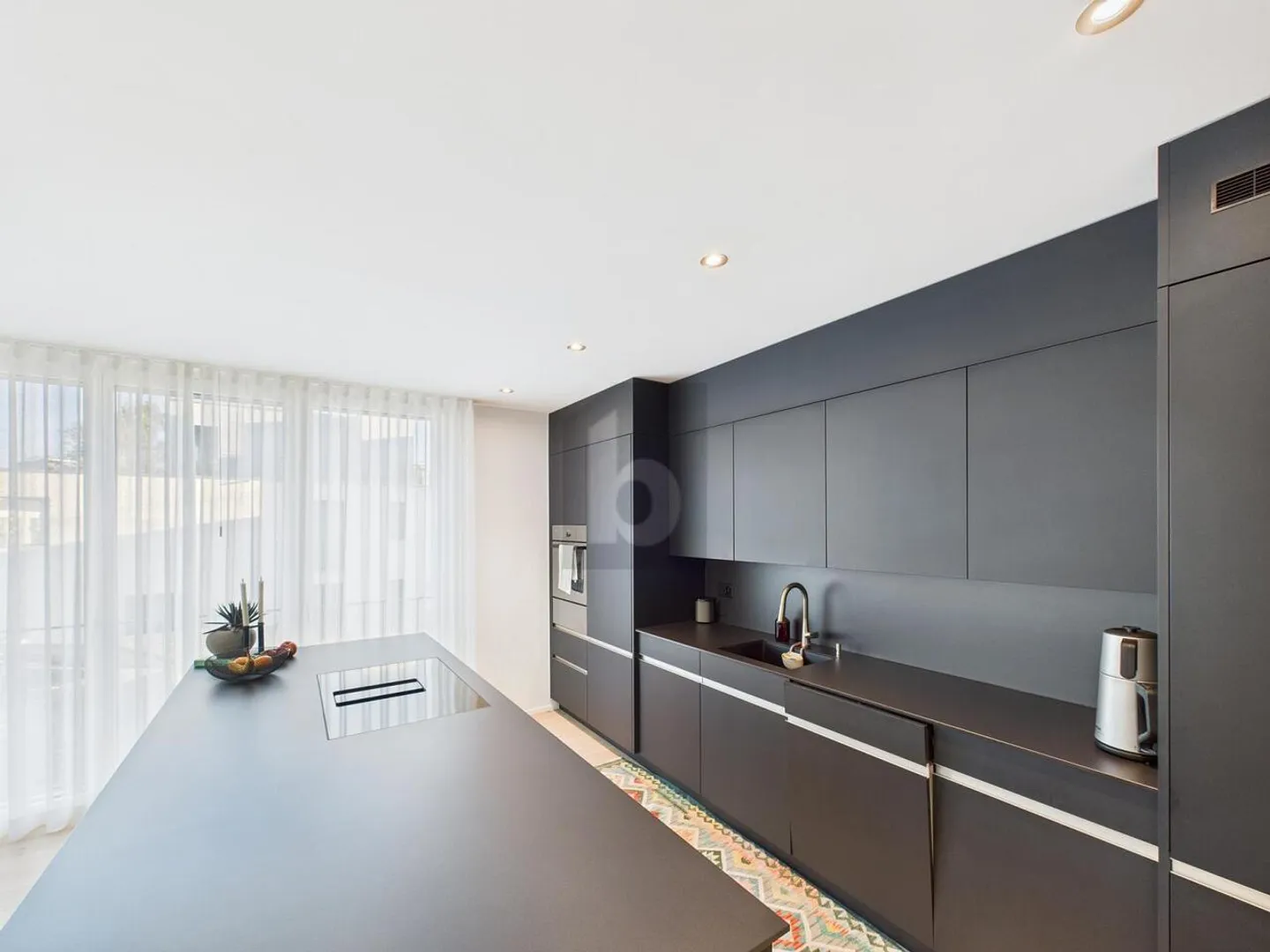 BRIGHT AND EXCLUSIVE LIVING OASIS - Photo 3 of 6