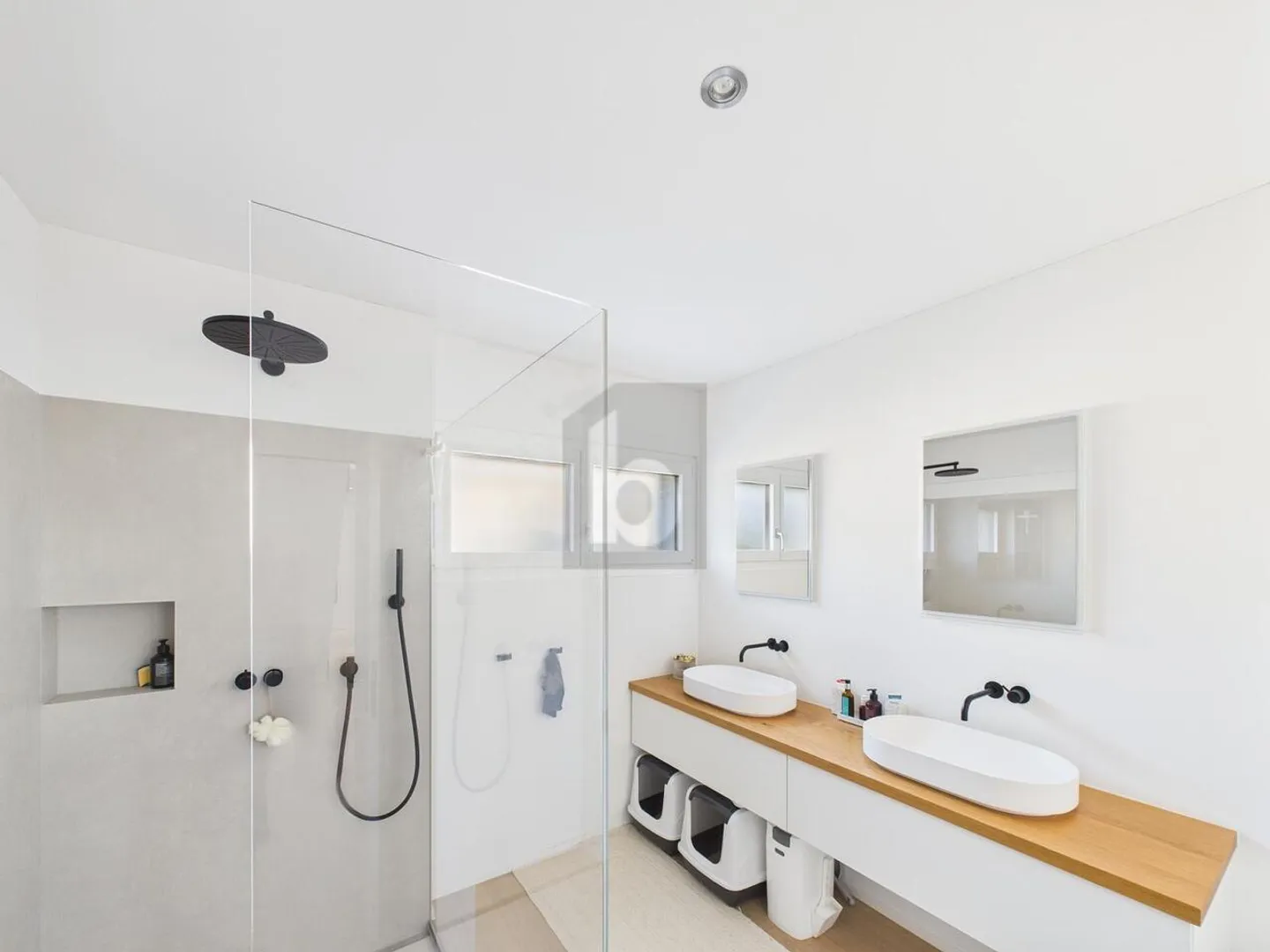 BRIGHT AND EXCLUSIVE LIVING OASIS - Photo 5 of 6