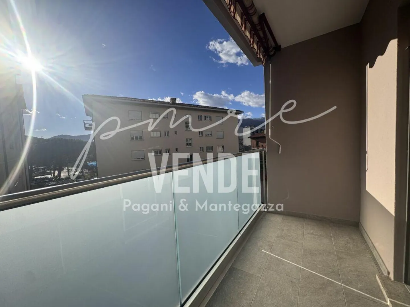 MASSAGNO | ELEGANTE PROPRIETÀ RISTRUTTURATA DI 3,5 LOCALI - Foto 3 di 10