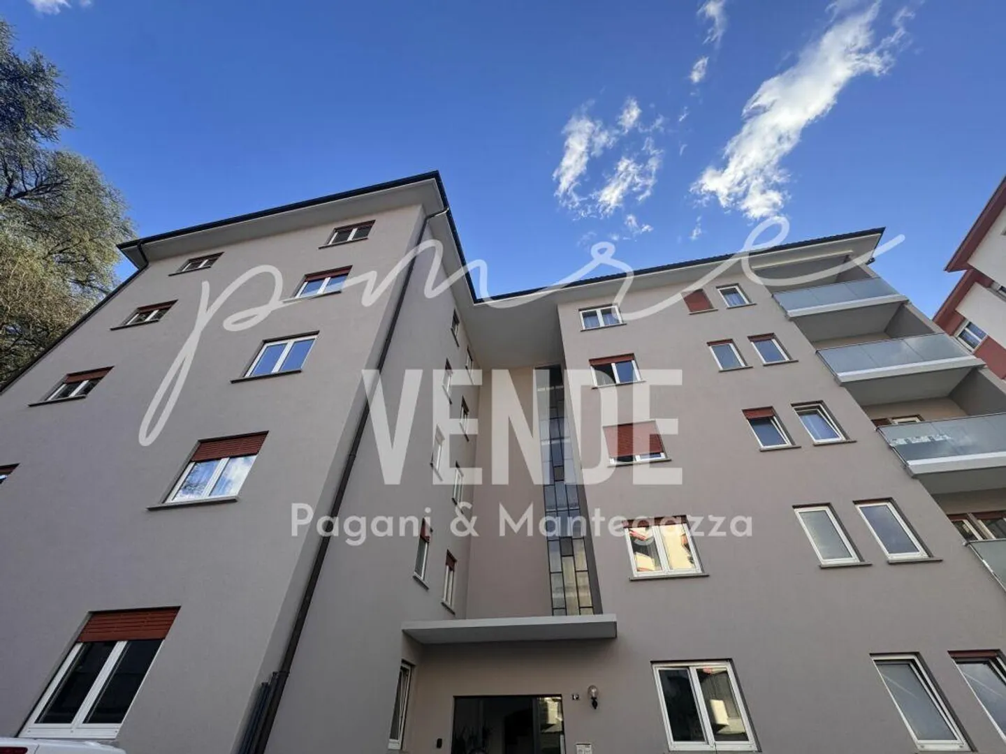 MASSAGNO | ELEGANTE PROPRIETÀ RISTRUTTURATA DI 3,5 LOCALI - Foto 7 di 10