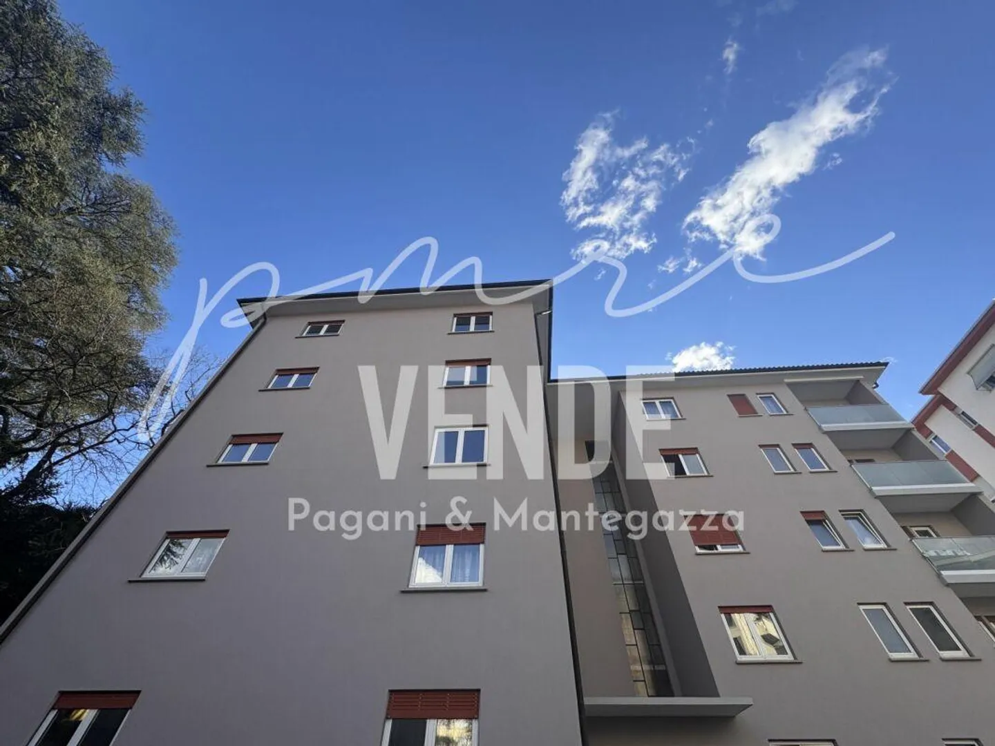 MASSAGNO | ELEGANTE PROPRIETÀ RISTRUTTURATA DI 3,5 LOCALI - Foto 8 di 10