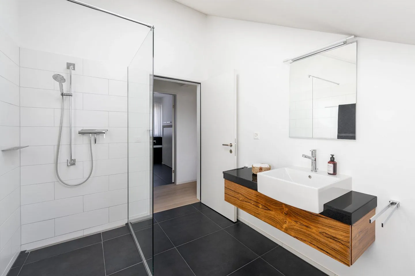 Modernes 4.5 Zimmer Attique - Foto 11 von 15