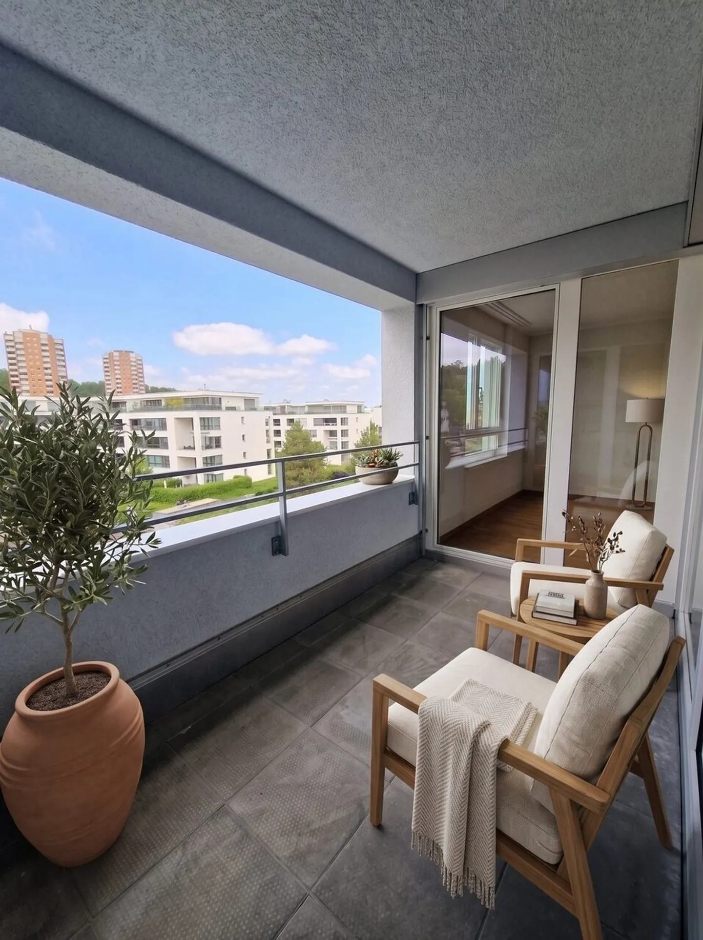 Appartement en attique avec terrasse spacieuse - Photo 8 sur 9