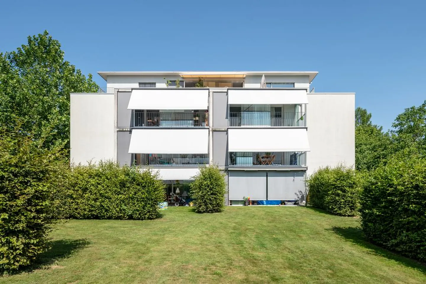 Appartamento attico attraente di 4,5 locali in affitto in un quartiere tranquillo - Foto 1 di 11