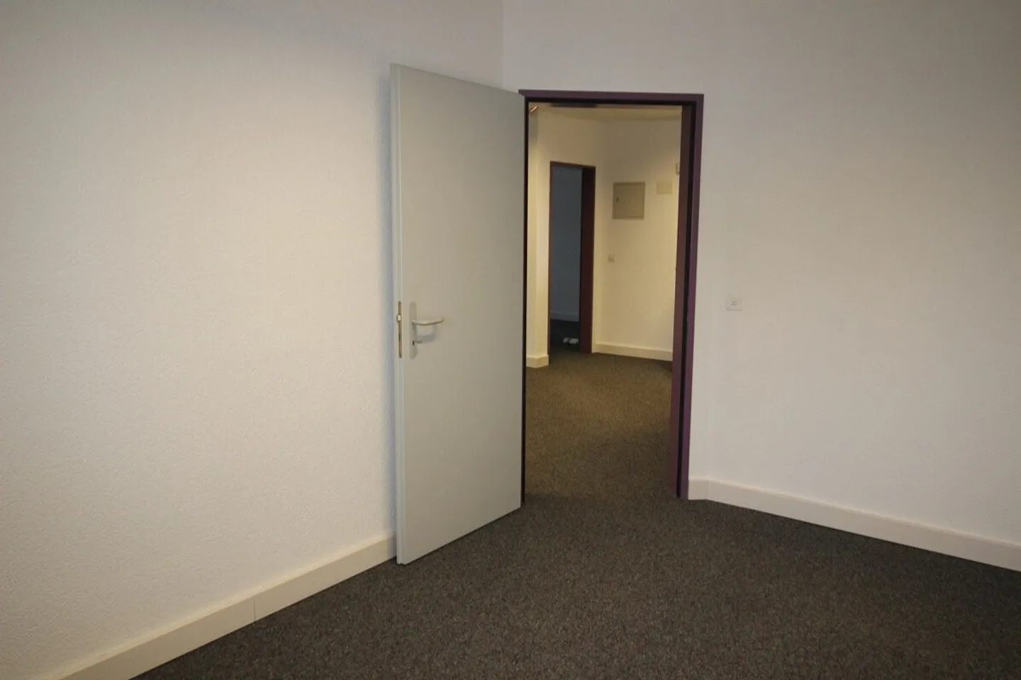 Office space for rent - Photo 4 of 13