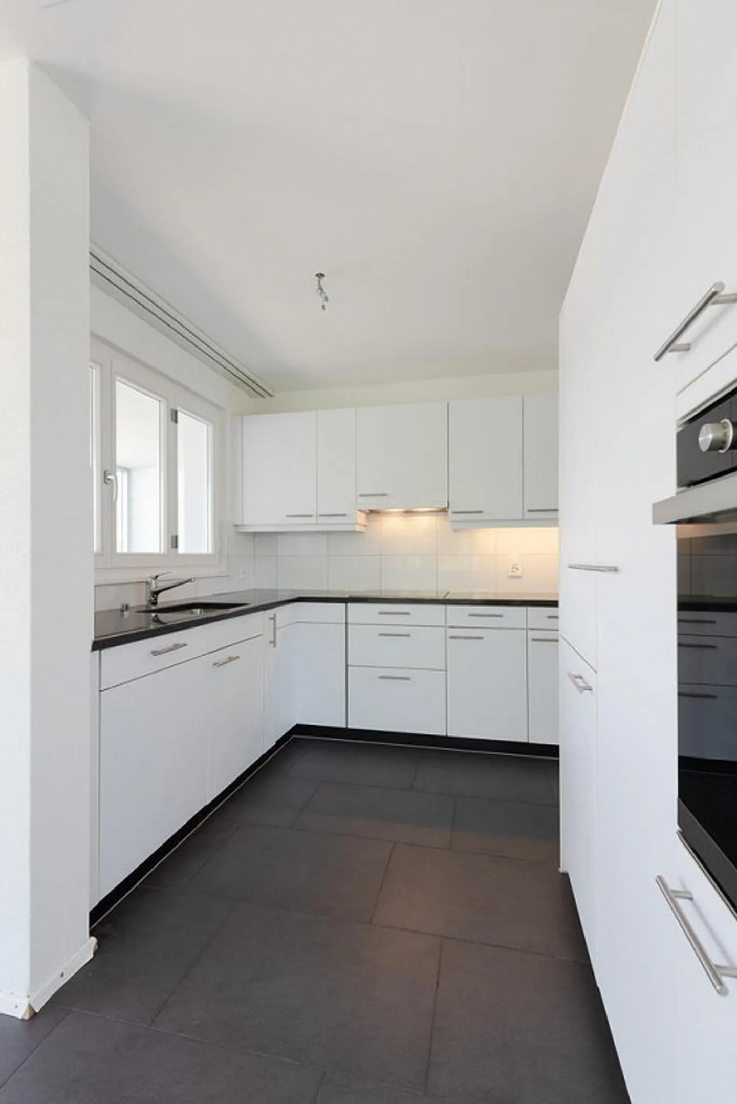 Appartamento attico attraente di 4,5 locali in affitto in un quartiere tranquillo - Foto 2 di 11