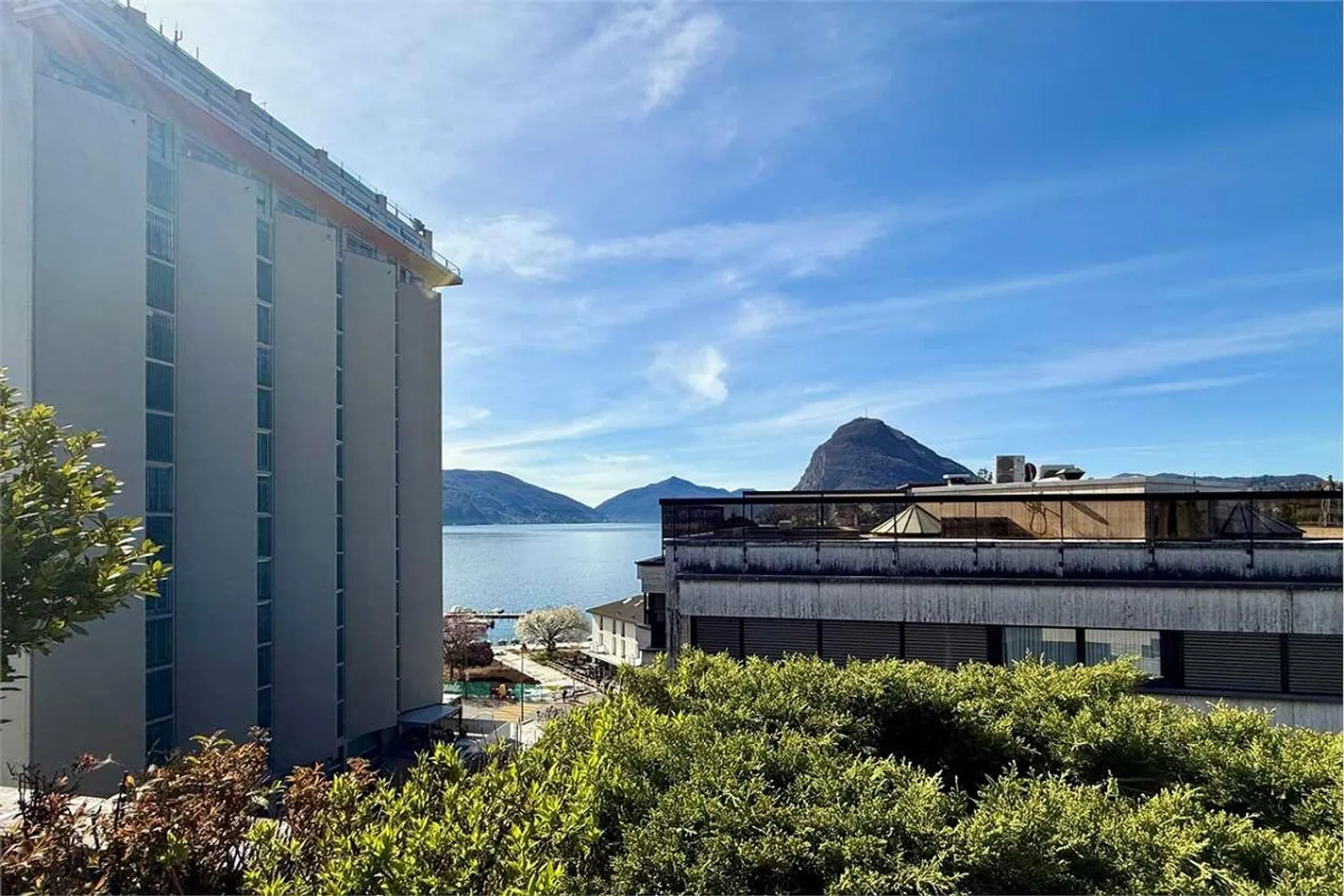 Dachgeschoss mit Dachterrasse, privatem Pool und Seeblick - Foto 4 von 10