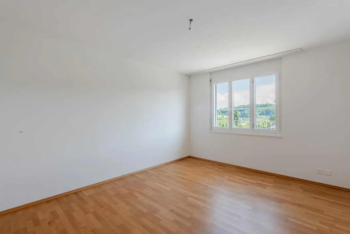 Appartamento attico attraente di 4,5 locali in affitto in un quartiere tranquillo - Foto 9 di 11