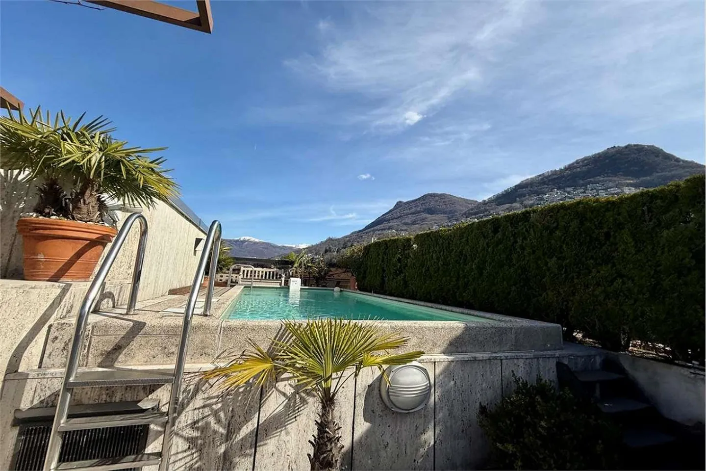 Dachgeschoss mit Dachterrasse, privatem Pool und Seeblick - Foto 8 von 10