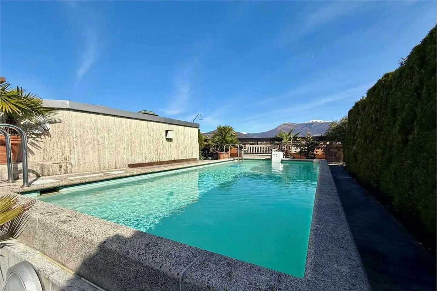 Dachgeschoss mit Dachterrasse, privatem Pool und Seeblick - Foto 9 von 10