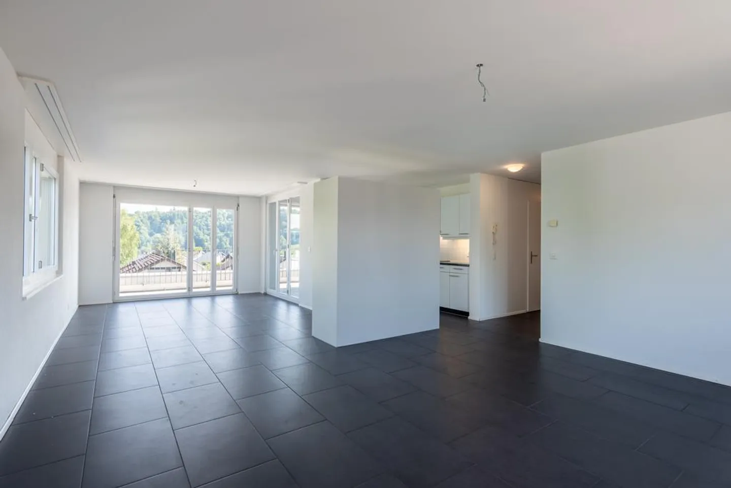 Appartamento attico attraente di 4,5 locali in affitto in un quartiere tranquillo - Foto 5 di 11