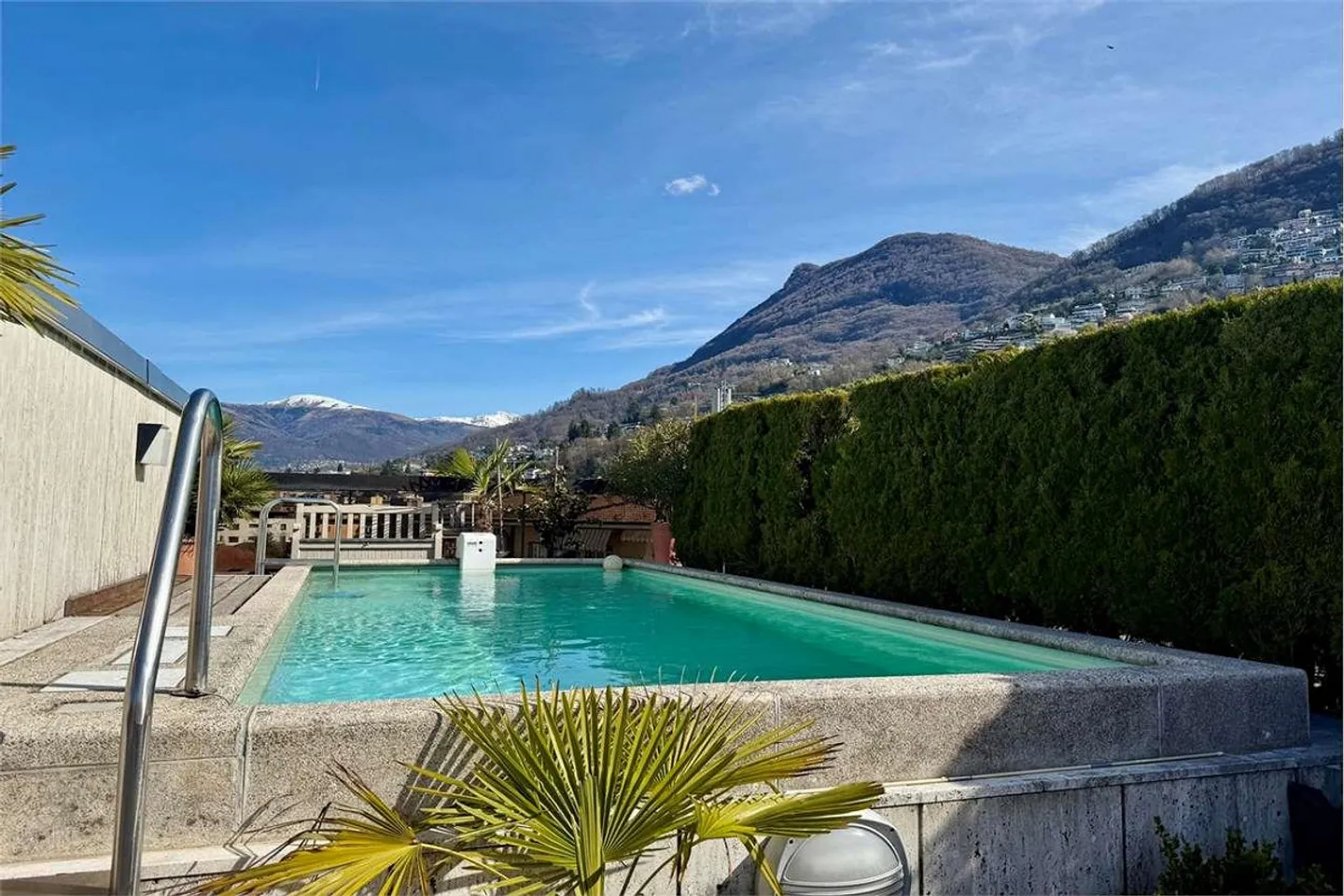 Dachgeschoss mit Dachterrasse, privatem Pool und Seeblick - Foto 1 von 10