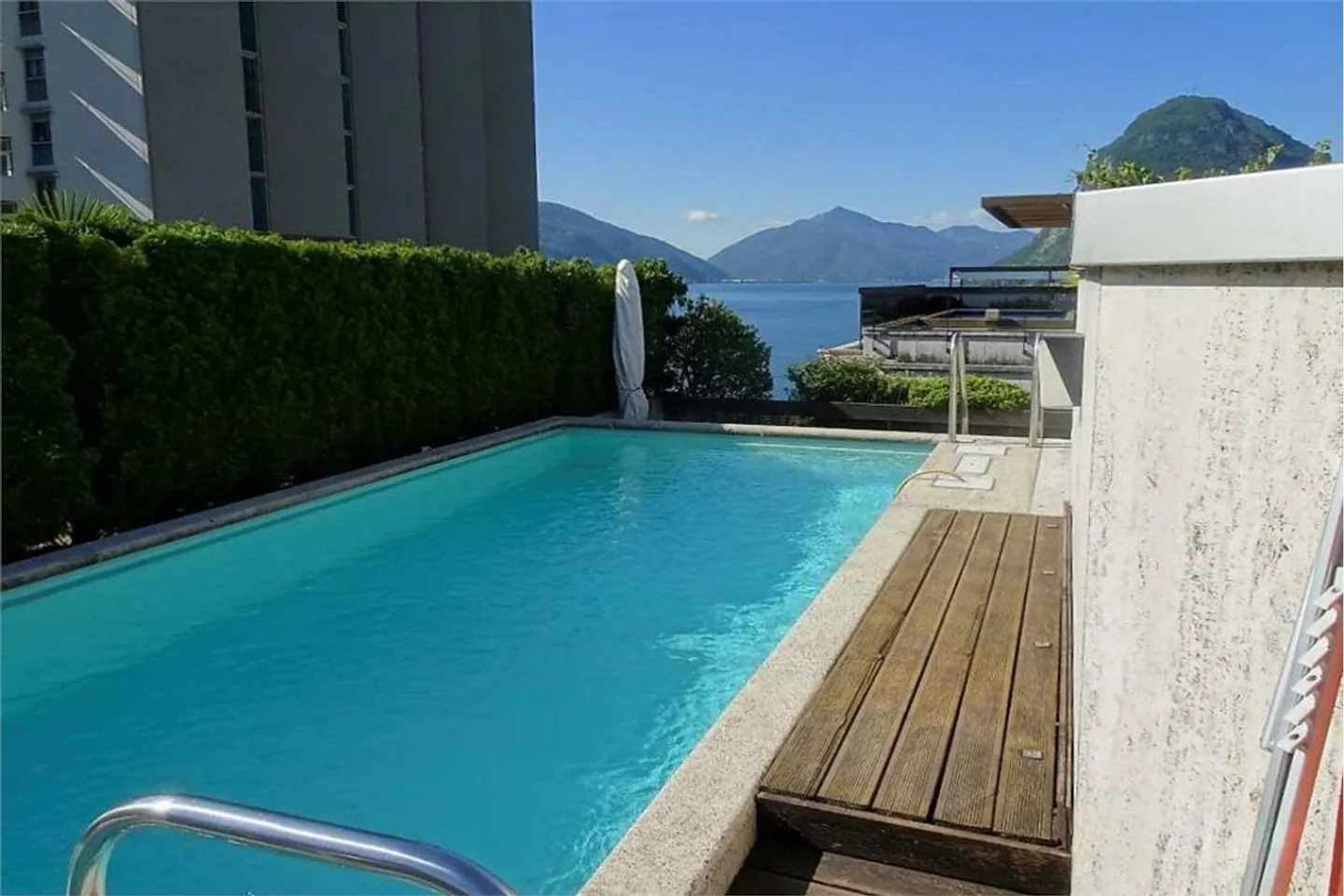 Dachgeschoss mit Dachterrasse, privatem Pool und Seeblick - Foto 2 von 10