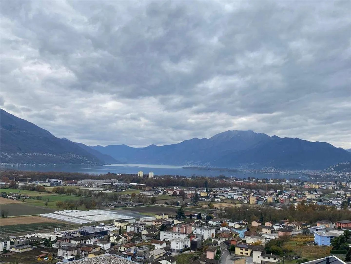 Gordola en position collinaire, moderne et lumineux 4,5 pièces avec vue - Photo 11 sur 13