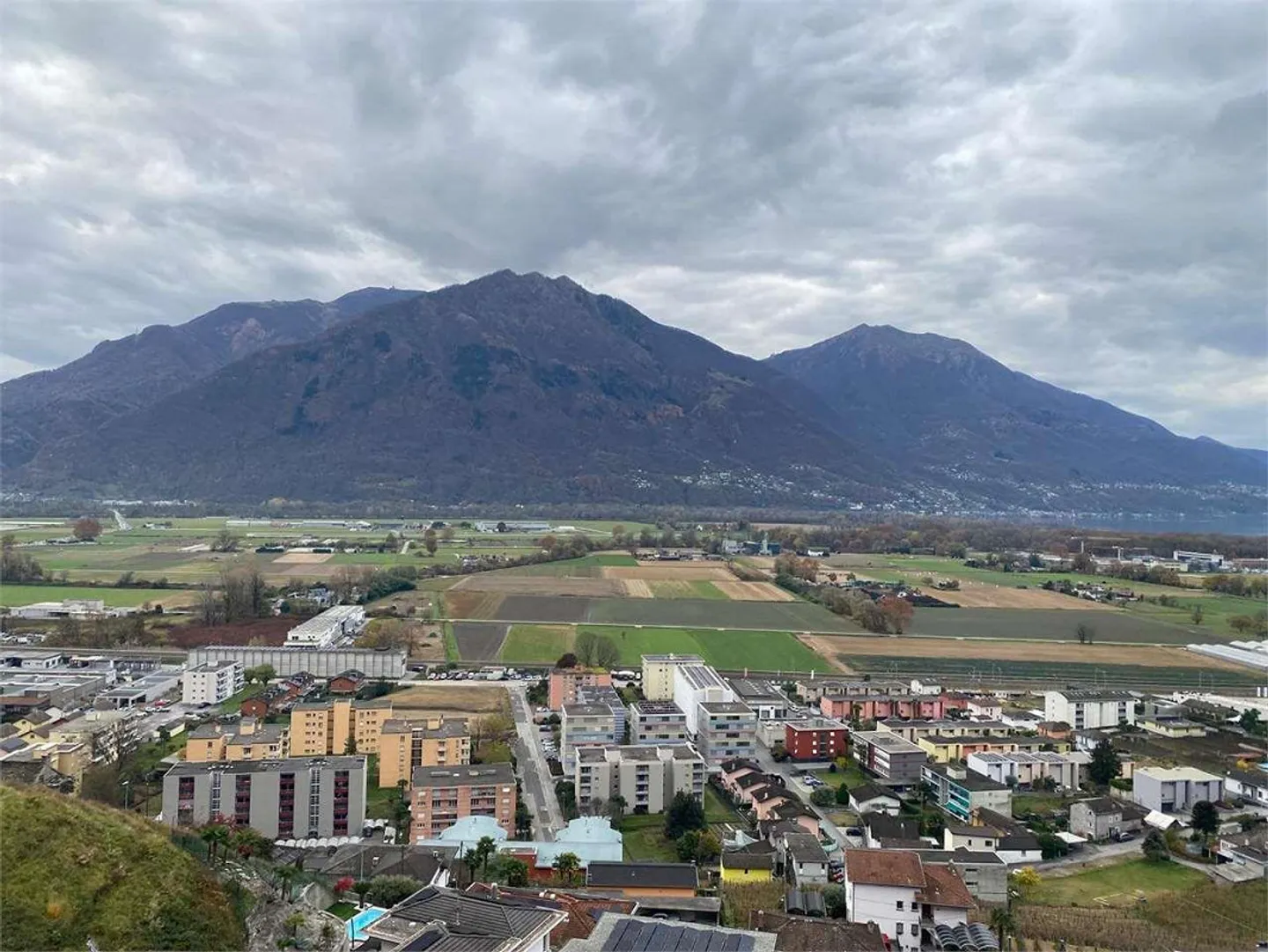 Gordola en position collinaire, moderne et lumineux 4,5 pièces avec vue - Photo 12 sur 13