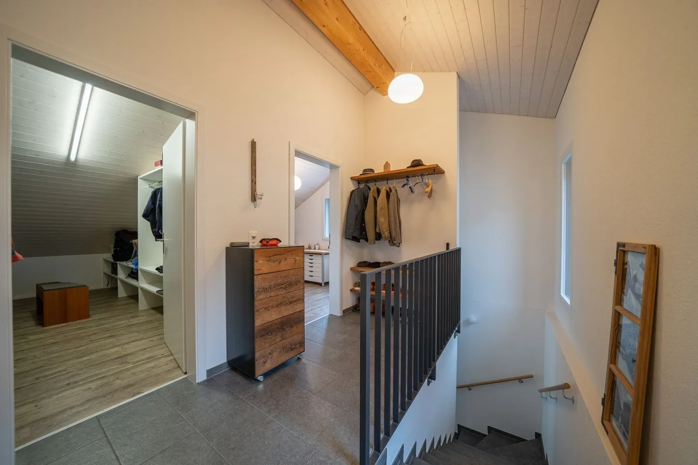 Modernes Zuhause mit traumhafter Aussicht - Foto 3 von 13