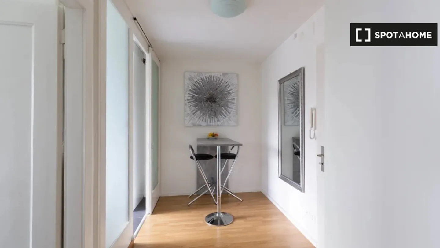 Entdecke, besichtige und miete dein neues Zuhause online mit vollem Vertrauen. - Foto 1 von 8