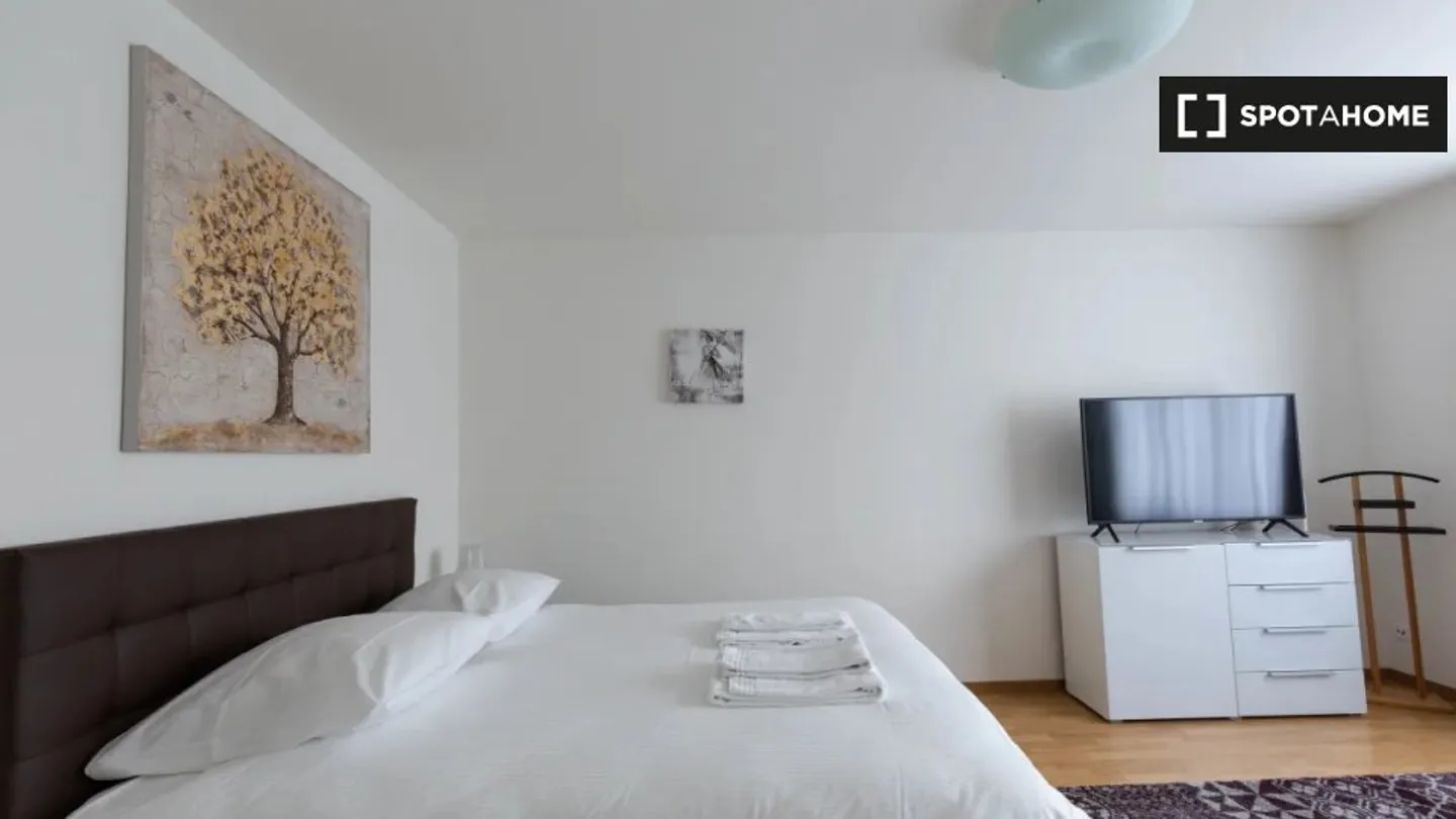 Entdecke, besichtige und miete dein neues Zuhause online mit vollem Vertrauen. - Foto 2 von 8