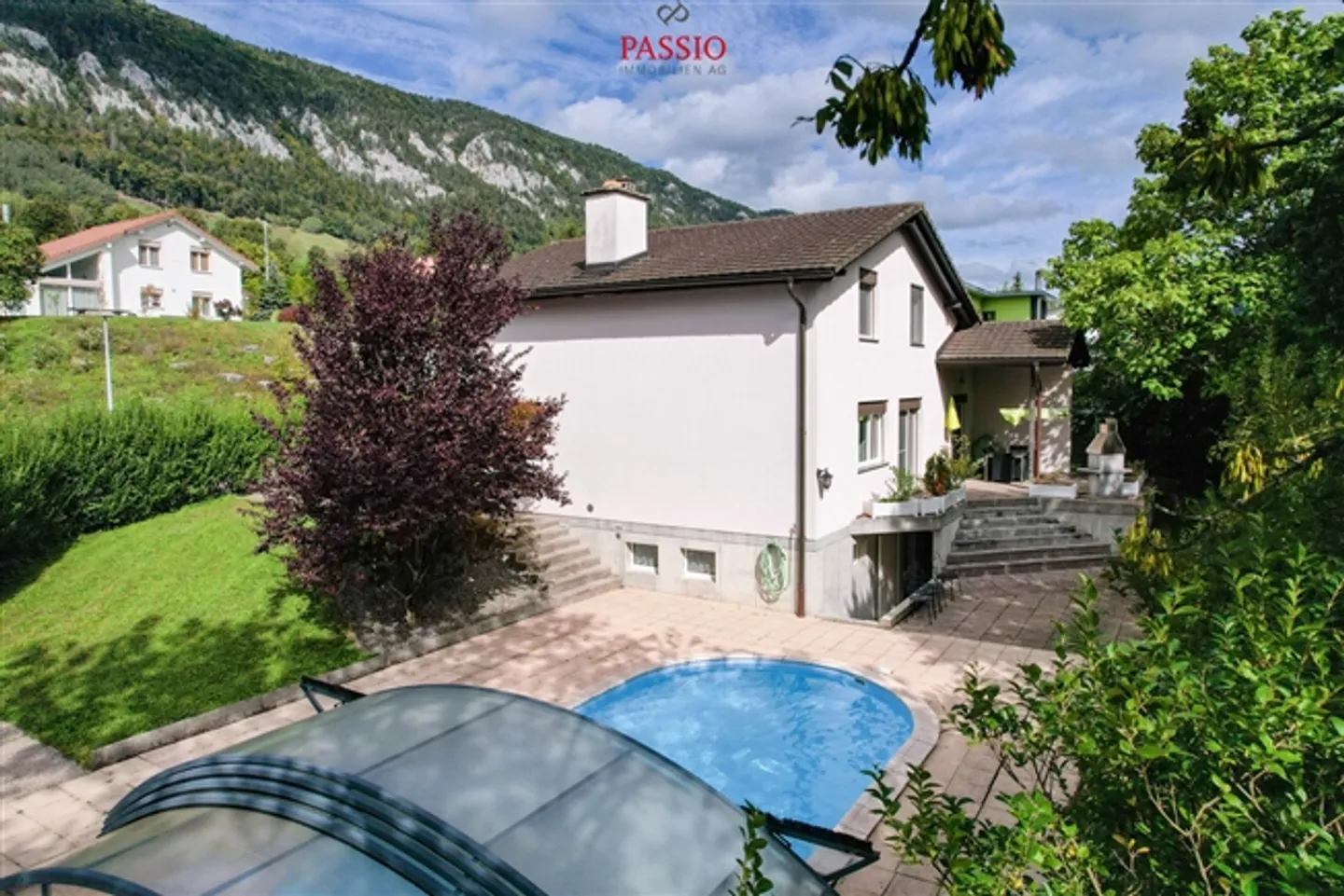 Casa unifamiliare ben tenuta di 5,5 stanze con piscina e grande giardino - Foto 1 di 20
