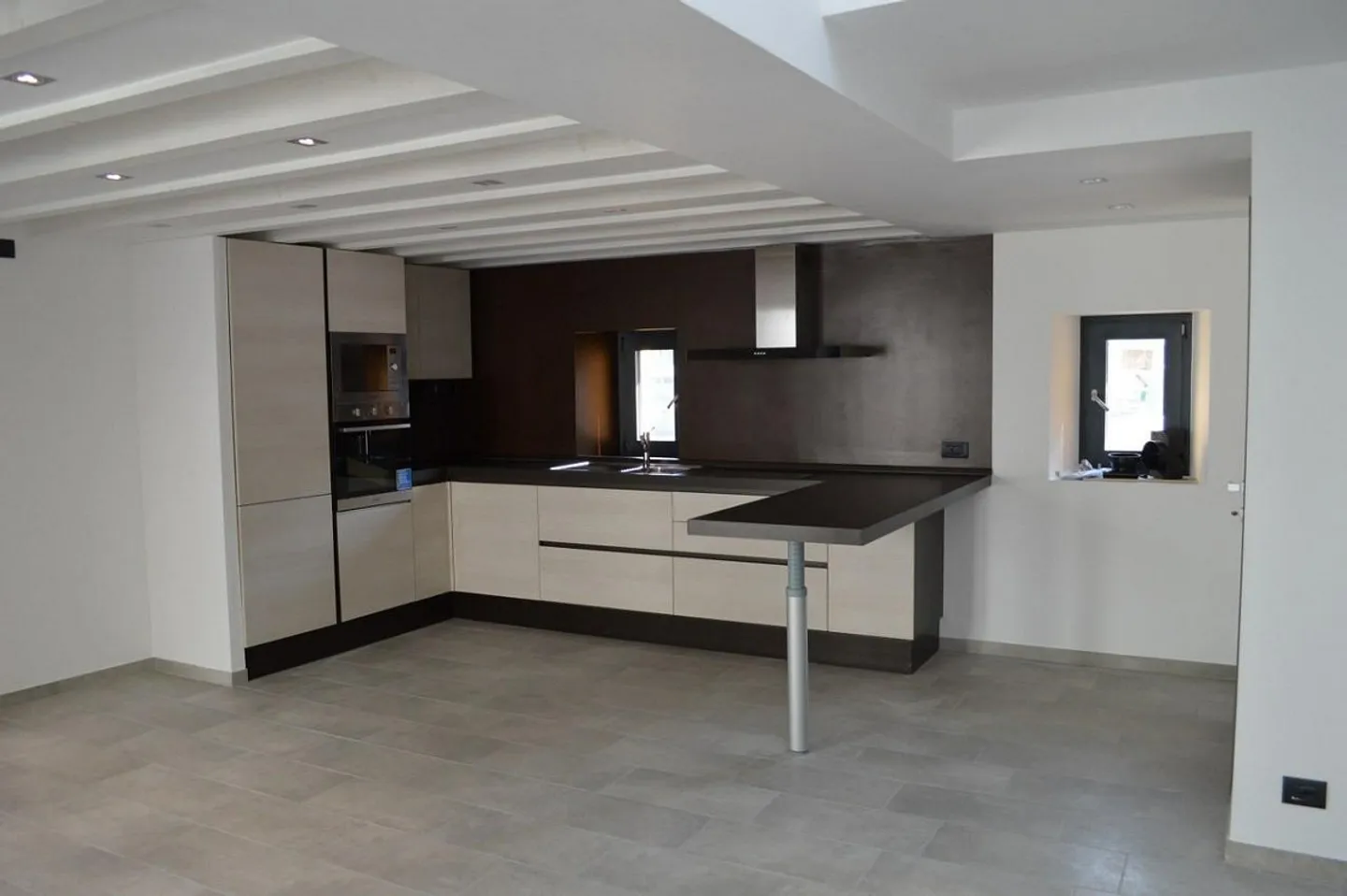 INCOME-PRODUCING BUILDING IN THE CENTER - Photo 6 of 13